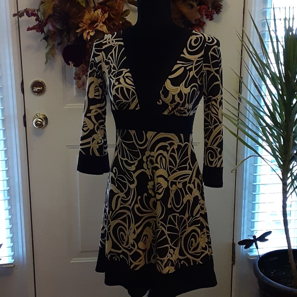 Charlotte Russe black cream print dress V neck stretch A line size Medium EUC…